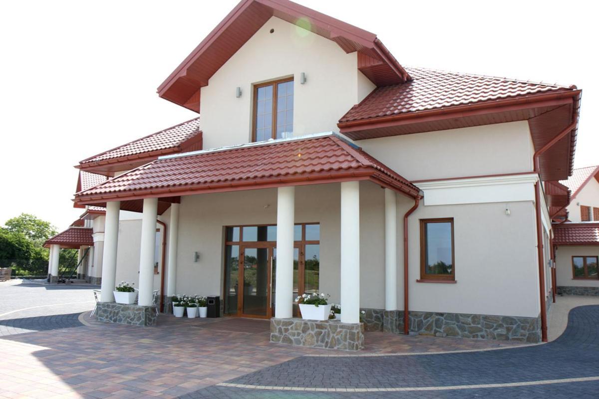 Malinowy Dwor Wielun Exterior photo